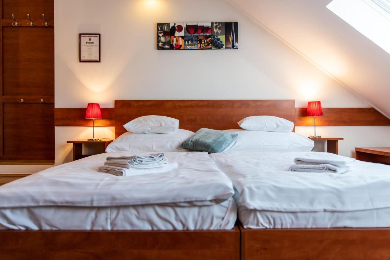 Fenyes Vinorium Bed and Breakfast Sopron Eksteriør billede