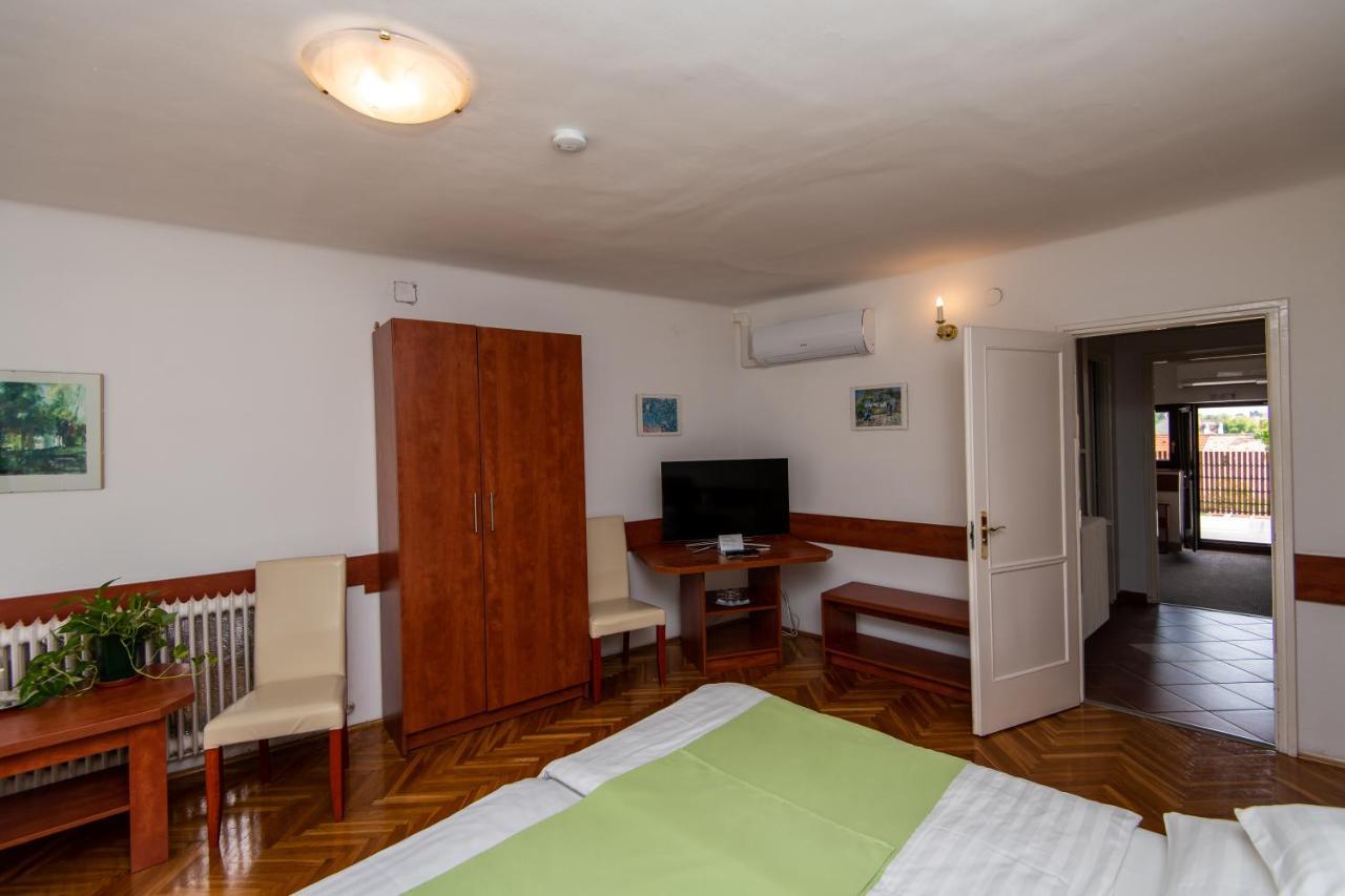 Fenyes Vinorium Bed and Breakfast Sopron Eksteriør billede