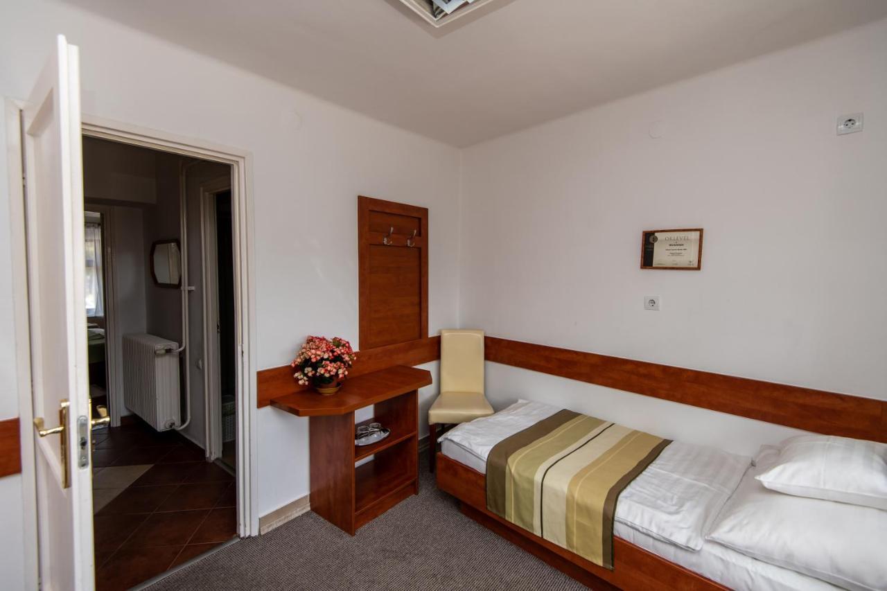 Fenyes Vinorium Bed and Breakfast Sopron Eksteriør billede